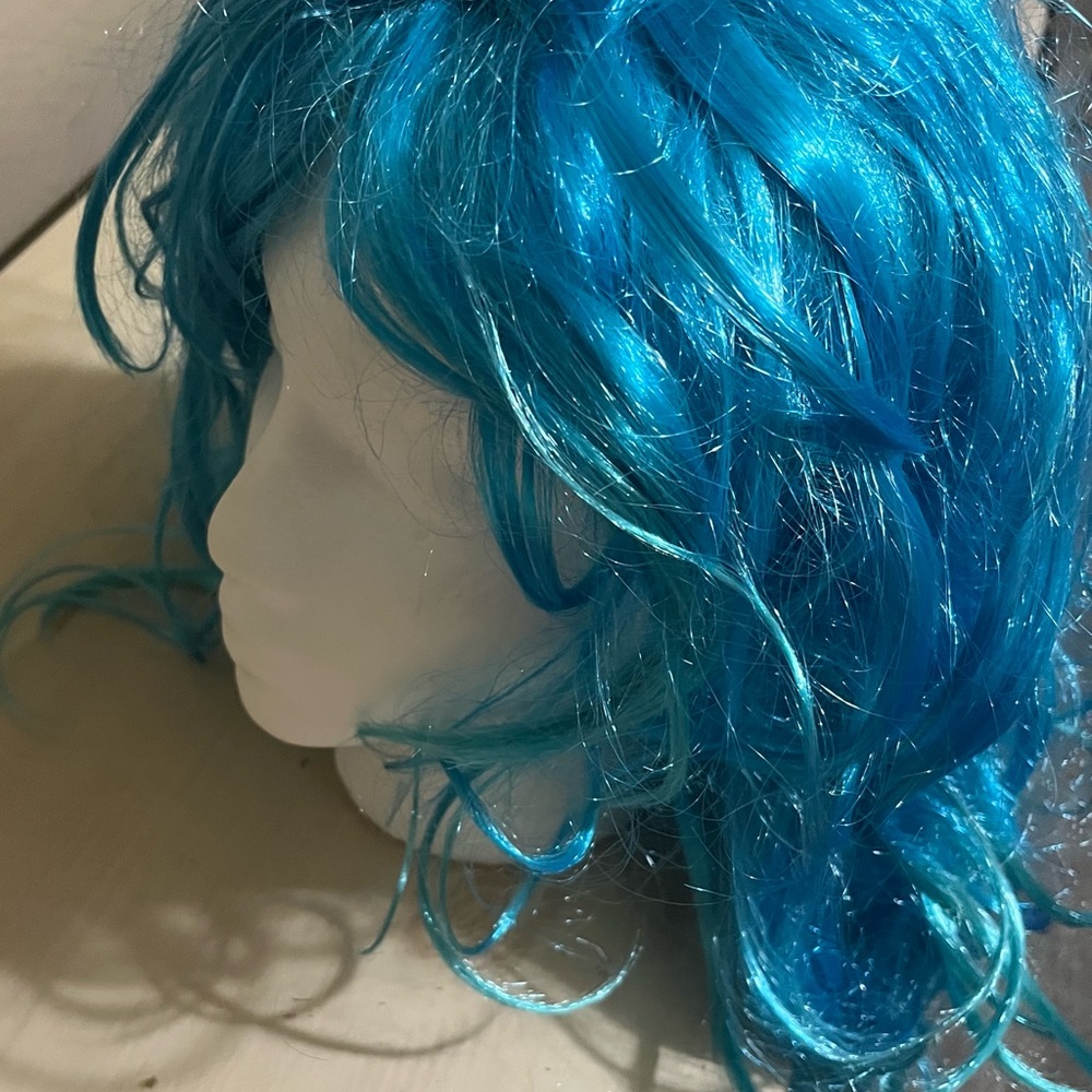 Blue wig - Picture 2 of 4